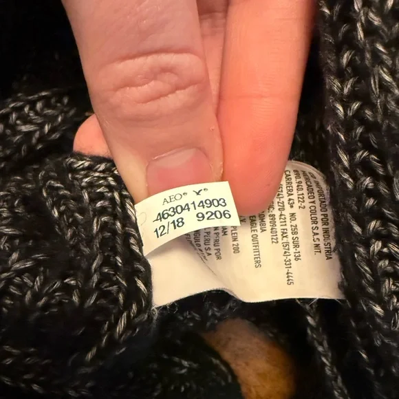 American Eagle Outfitters Black and Gray Knit Poncho/Shrug - Picture 6 of 10
